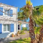 Maison Au Bord De *