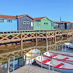 Maison Au Bord De *