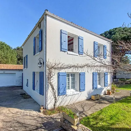 Maison Au Bord De *
